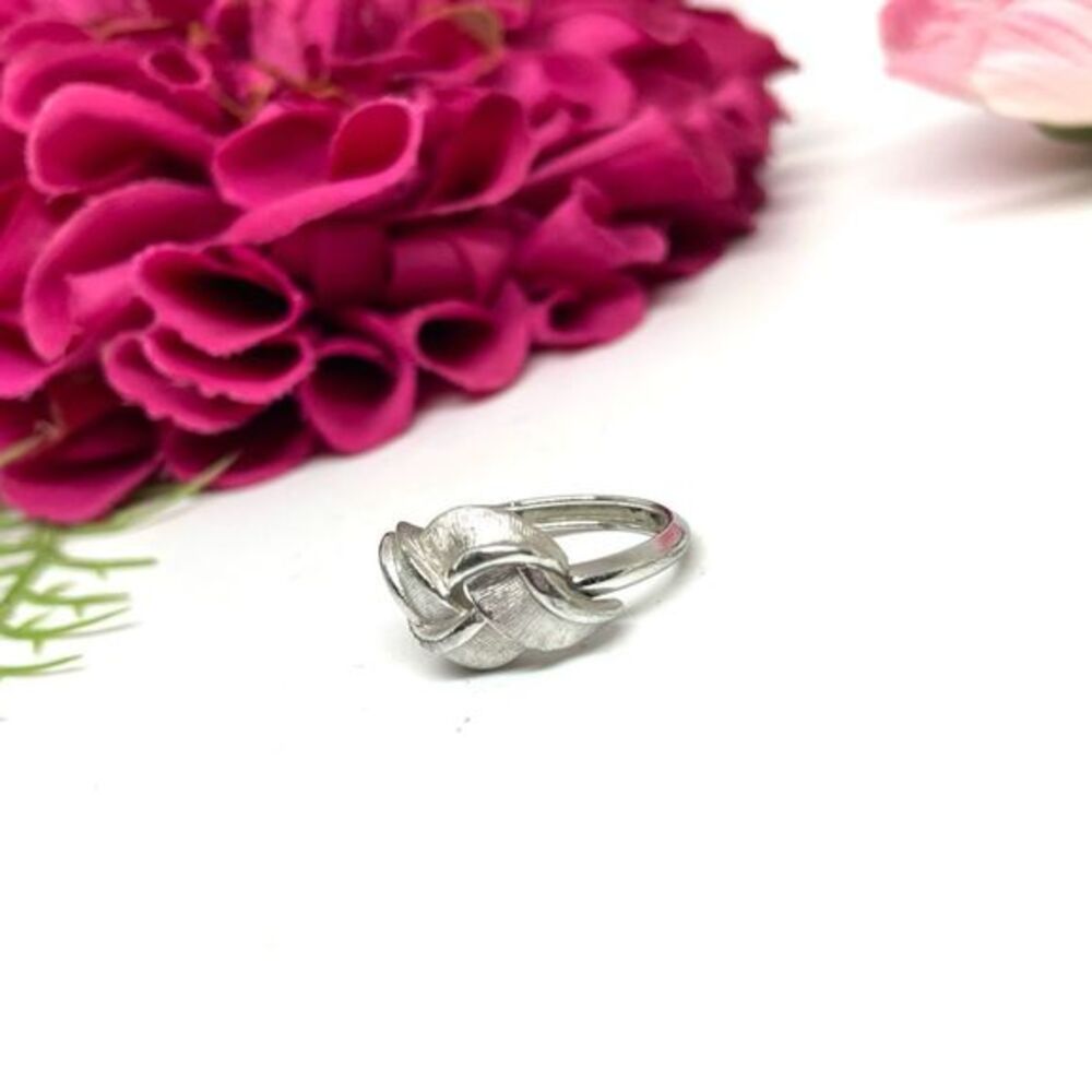 VINTAGE⚜️Love Knot Silver Textured Cocktail Ring - AVON